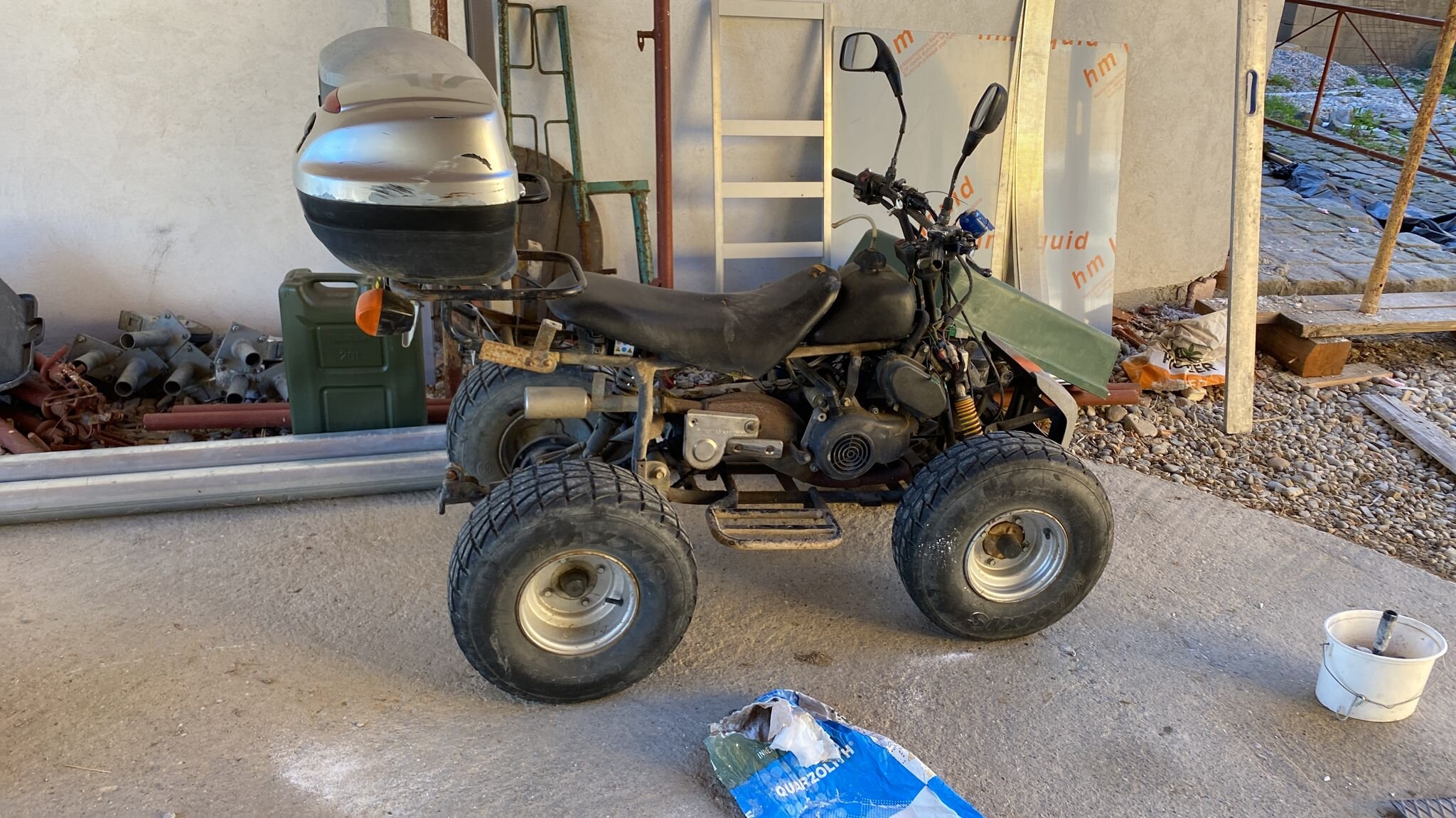 Quad bei der Reparatur